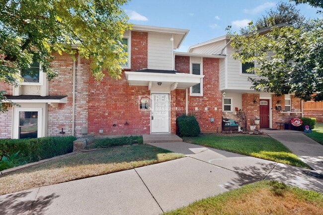 Photo - 1949 Shorewood Dr