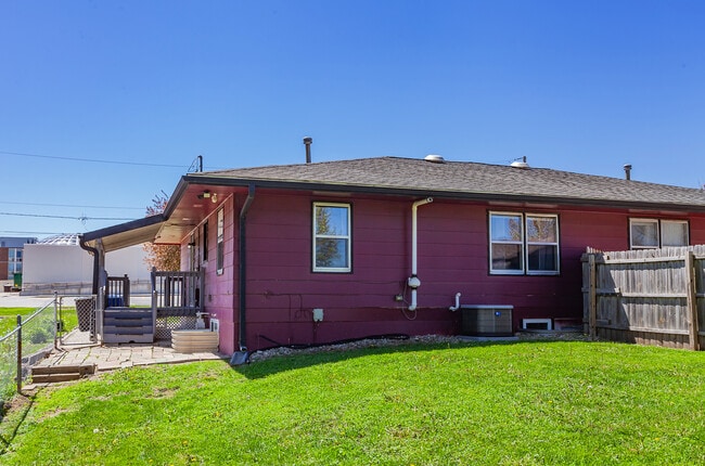 Outside Back - 2019 Payton Ave