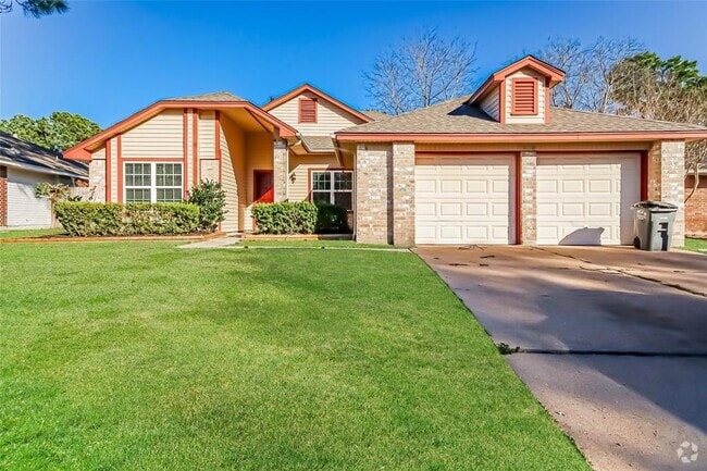 Building Photo - 8610 Greenleaf Lake Dr Rental