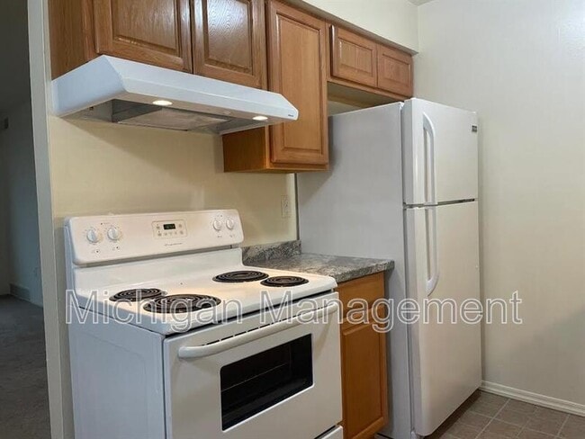 Photo - 885 E Summit St Unit Apt 43
