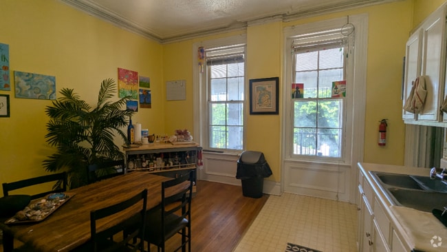 Building Photo - 346 S Rose St Rental