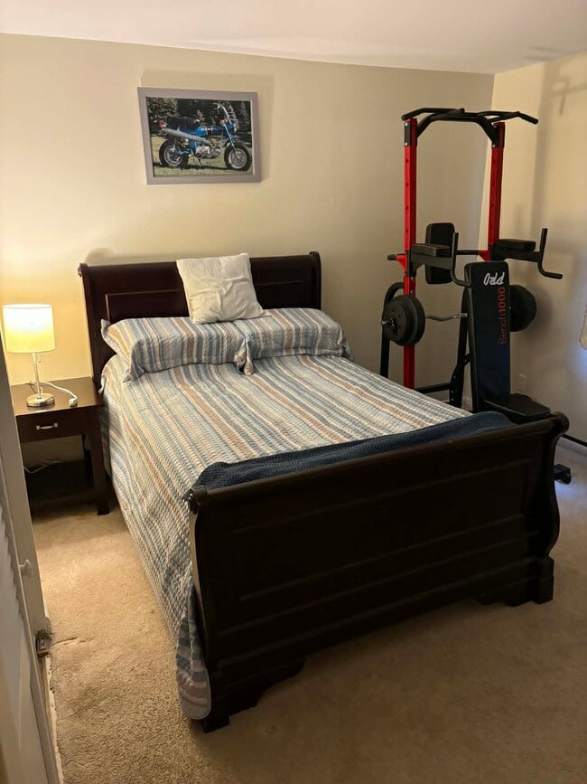 Building Photo - 2415 East Ave Unit 4