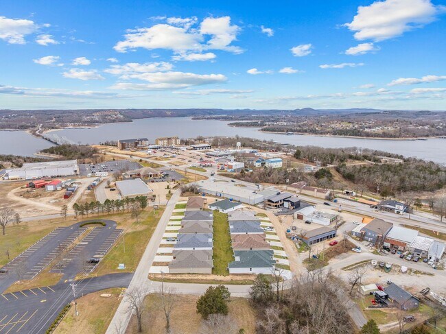 Photo - Luxury Lake Living Starts Here – Newer 2 Bed, 2 Bath House in Kimberling City- Year Round Vacatio...