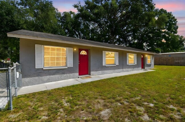 Building Photo - 923 E Lotus Ave