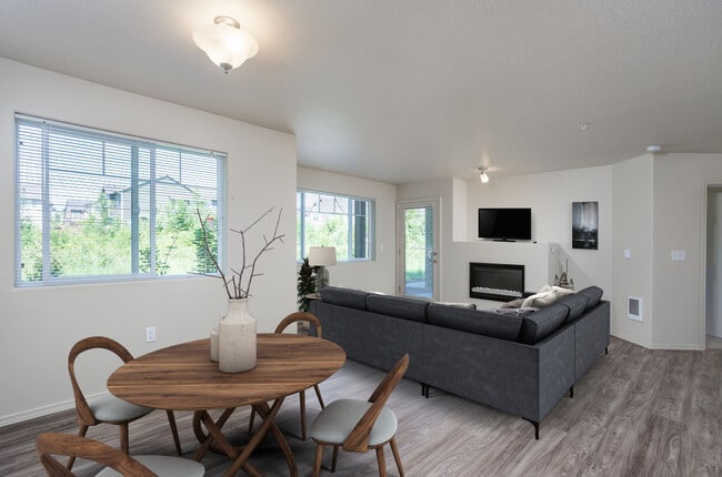 Photo - Edgewater Luxury Apartments