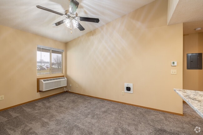 1BR, 1BA - 625SF - Living Room - The Ponds on G E Road