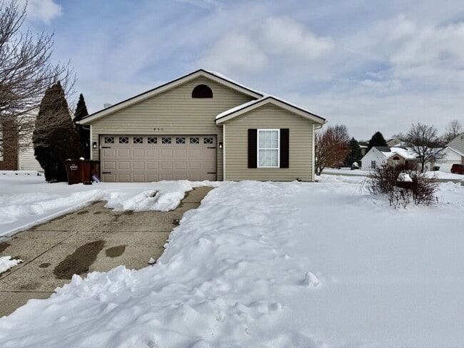 Building Photo - Freshly Renovated Home With Man Cave In Trenton OH