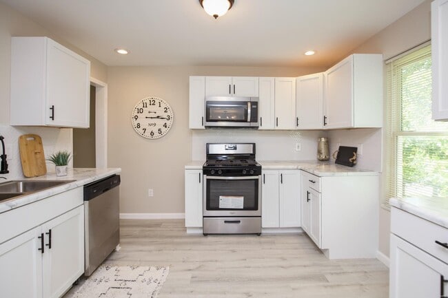 Photo - 10675 Farview Ave