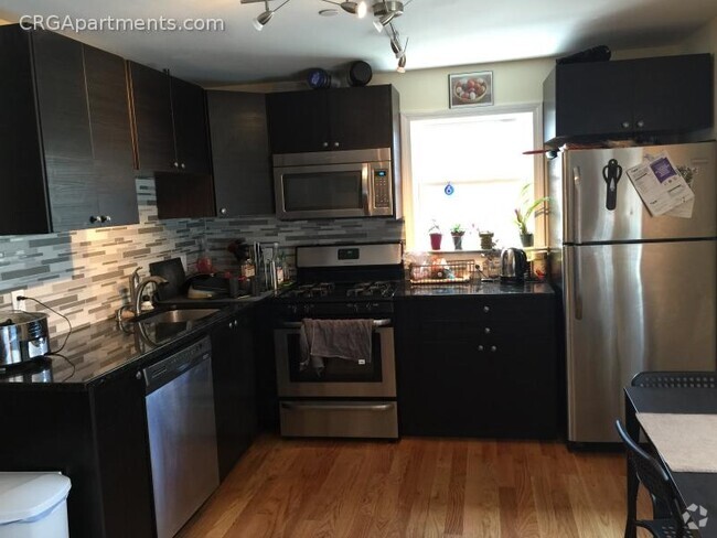 Building Photo - 54 Beacon St Unit 3 Rental