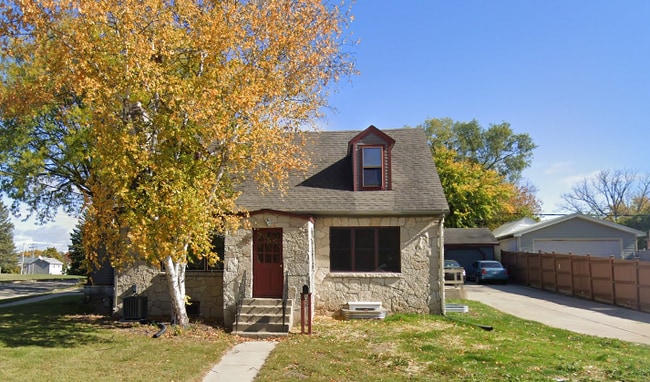 Building Photo - 203 S Whiton St