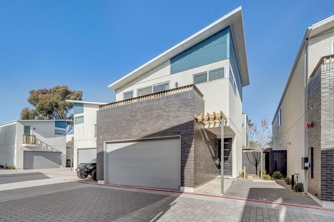 Photo - Available Modern Long Term Unfurnished hom...