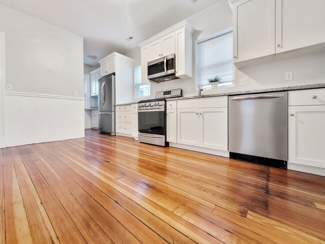 Building Photo - 128 London St Rental