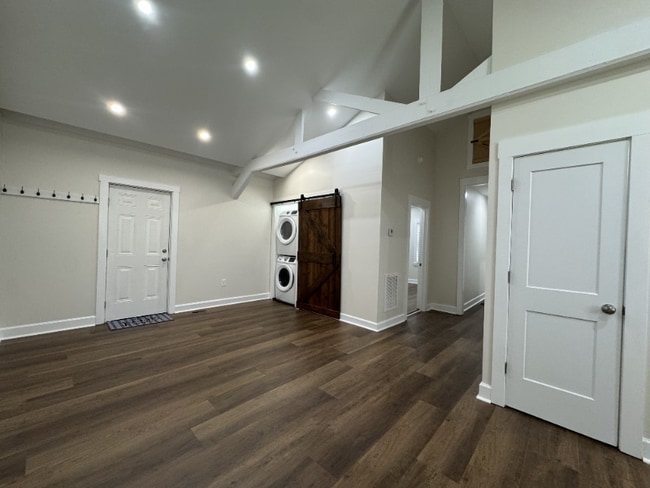 Photo - 632 Graham St