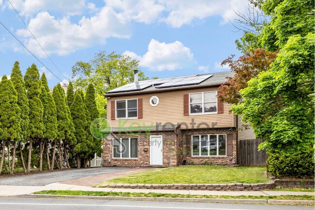 Building Photo - Spacious 4 Bedroom Home in Maywood with Fenced Yard, Office & Solar Panels