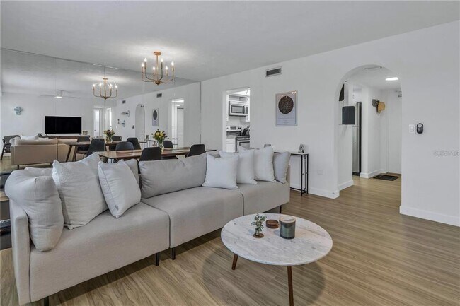Photo - 4651 1st St NE Unit 309