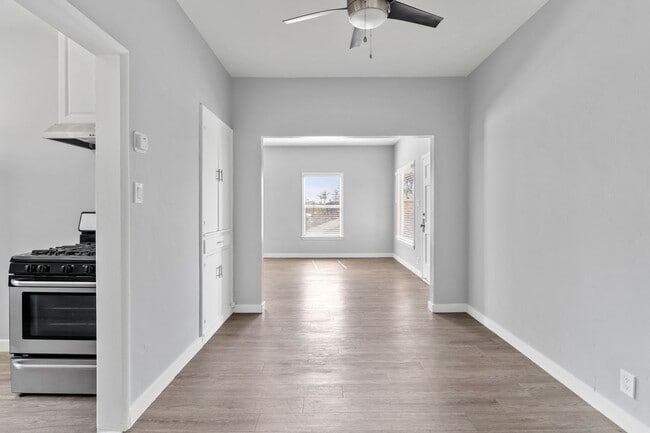 Photo - 2010 Pine Ave Unidad 04