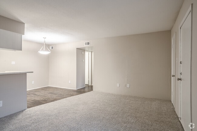 1BR, 1BA -668SF - Heights 2121