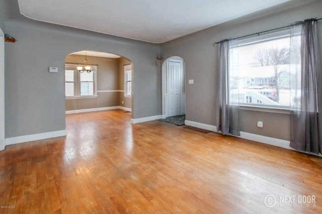 Photo - 1319 Diamond Ave NE