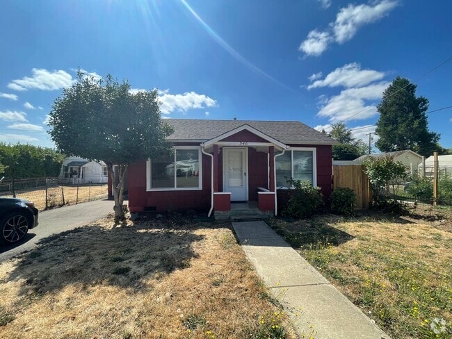 Building Photo - 2 Bed 1 Bath Cottage Rental
