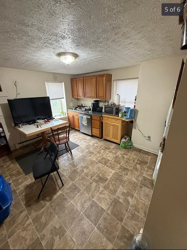 Photo - 146 E Main St Unit 146