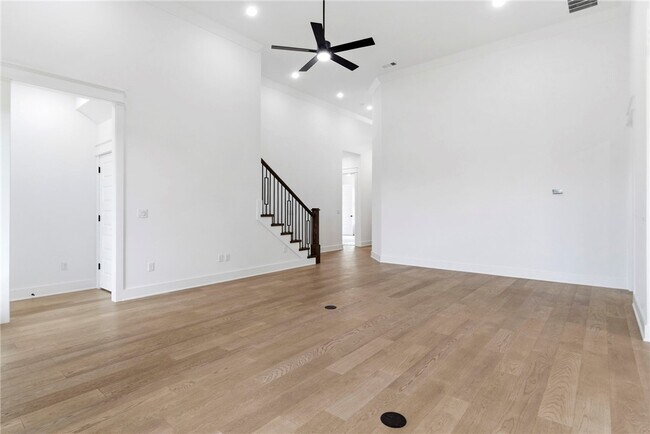 Photo - 421 Hedge Dr