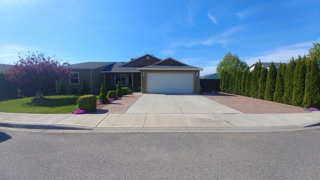 Photo - 4-Bed, 2-Bath Home Off Road 100 with Easy ...