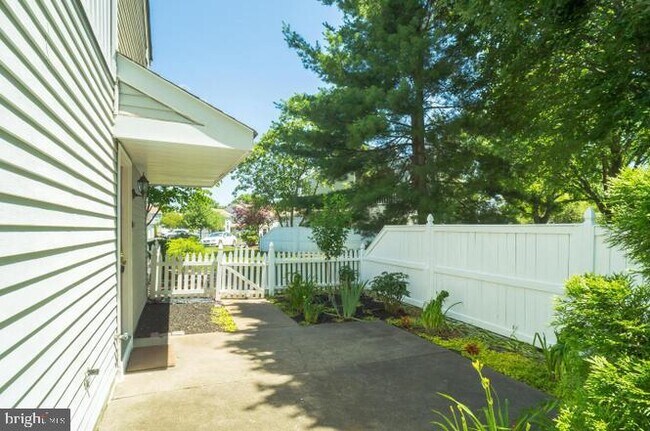 Building Photo - 1659A Trellis Cir