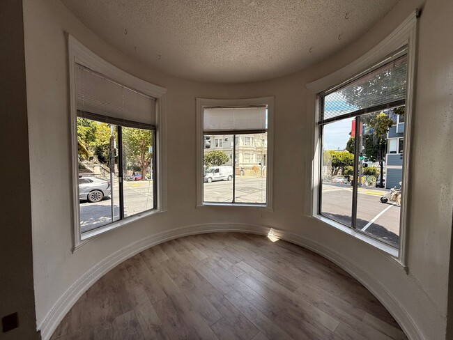 Building Photo - 563 Steiner St Unit #3