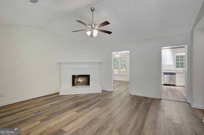 Photo - 220 Fontaine Way