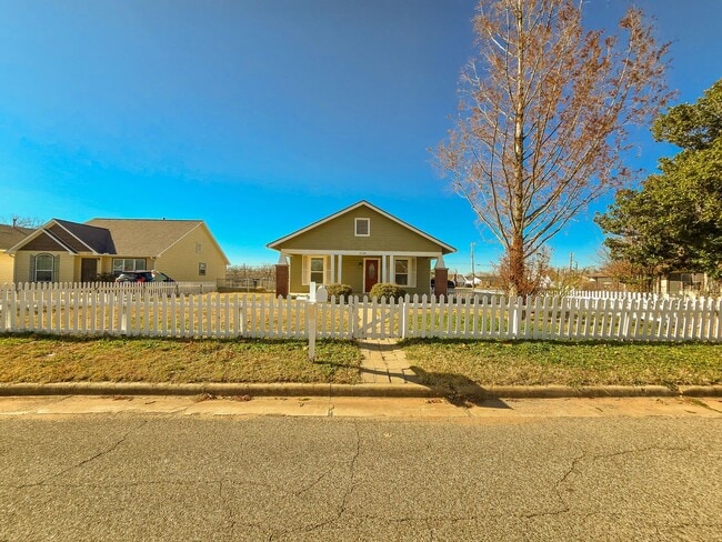 Photo - 1224 N Market Ave