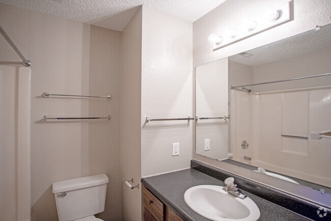 2BR, 1BA - 972 SF