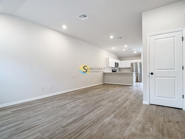 Photo - 27169 Washington St