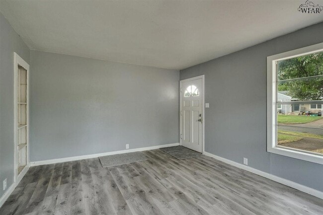 Photo - 523 W Inwood Dr