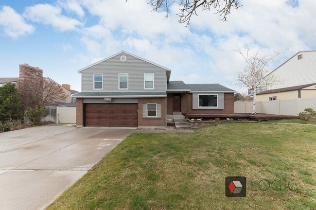 Stunning Home In Excellent Sandy Location! - Stunning Home In Excellent Sandy Location!