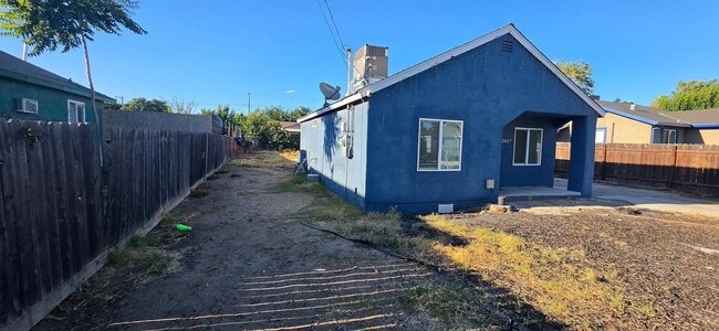 Photo - 2017 Donald St