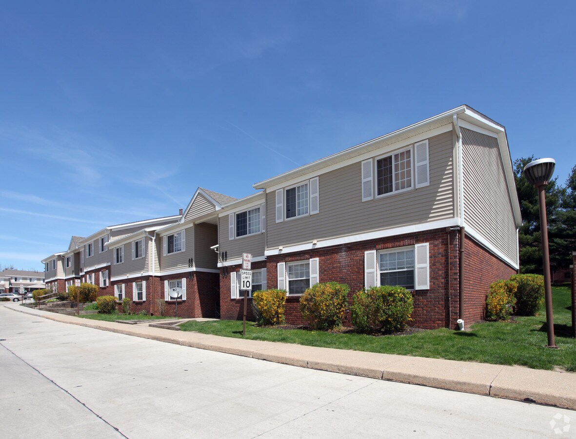 Photo - Honey Locust Gardens