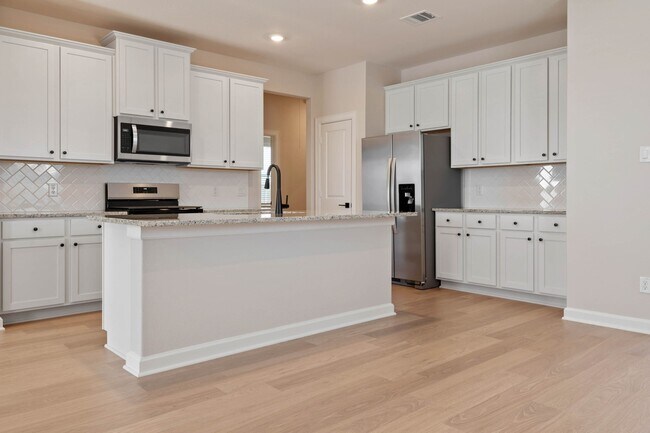 Photo - 1035 Rosewood Trl