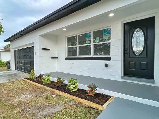 Photo - 2860 35th St S