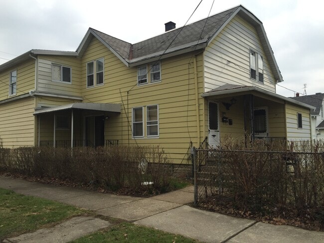 Photo - 2702 Cascade St Unit 2nd floor rear
