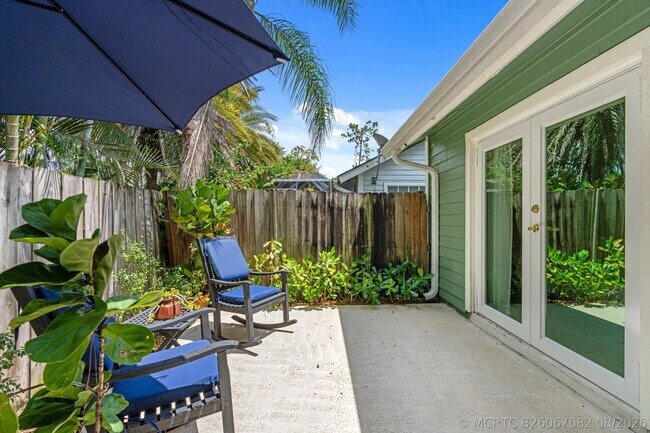 Photo - 433 Goldenwood Way