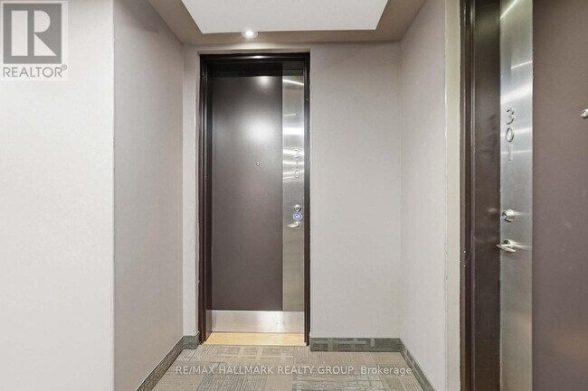 Photo - 323 Winona Ave Unité 310