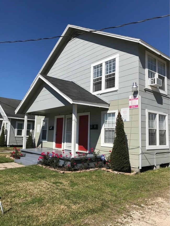 Building Photo - 214 W Republic St Unit 3