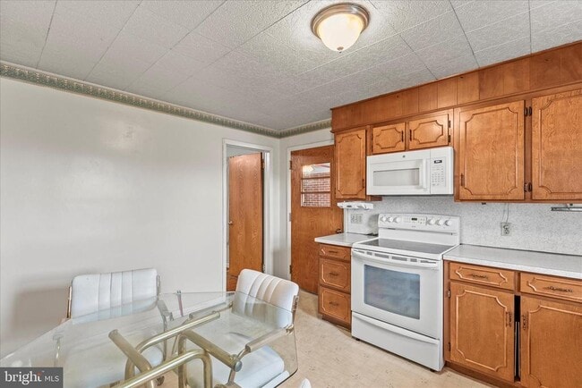 Photo - 1055 S Main St