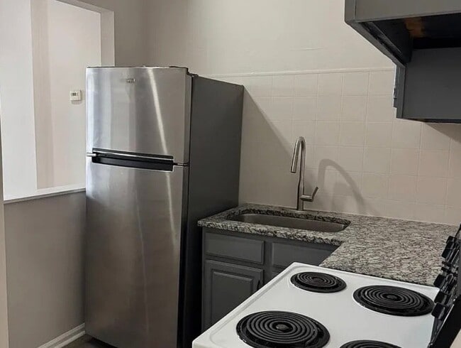 Photo - 731 W 4th St Unit A