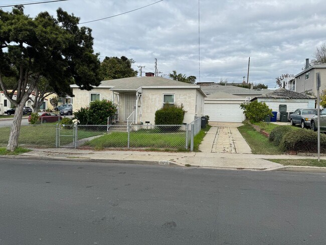 Photo - COMPLETELY REMODELLED 1 BEDROOM DUPLEX FOR LEASE!