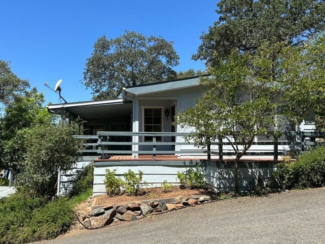 Building Photo - 373 Lodgeview Dr