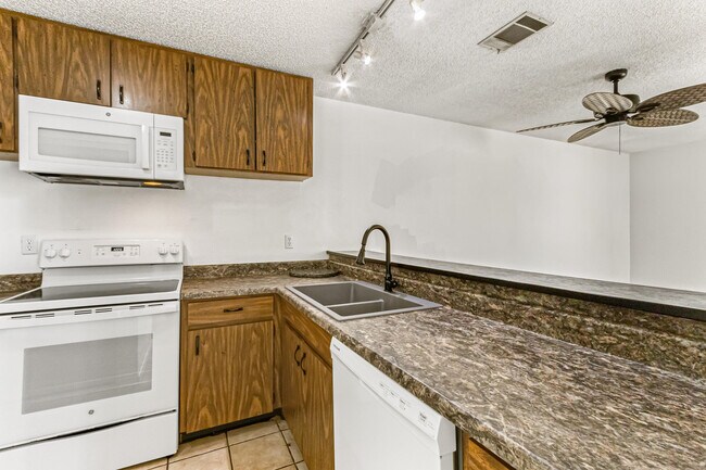 Photo - 1441 Sheafe Ave NE