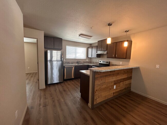 Kitchen - River Park & River Trail