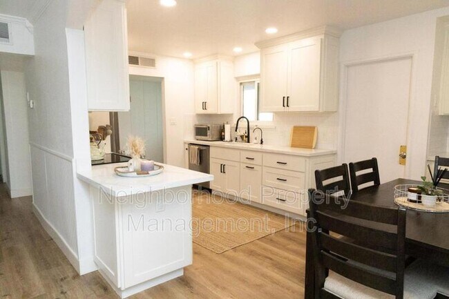 Photo - 608 W Dennis Dr