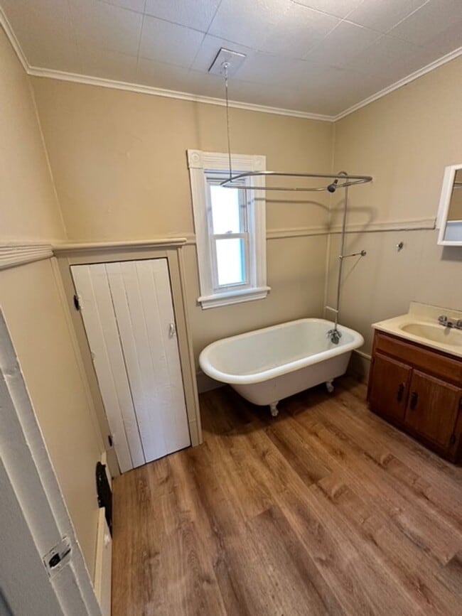 Photo - 490 Glenwood Ave Unit 490 Glen up